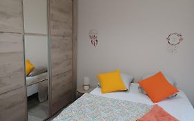 APPARTEMENT, LA ROUTE DES GRANDES ALPES , 8 couchages, GARAGE pour motards, cyclistes, POSSIBILITÉ de studios supplémentaires, si plus de 8 personnes